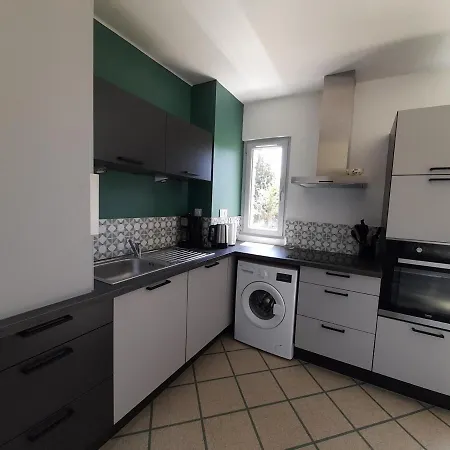 T3 Rénové Avec Jardin Et Garage, Centre-ville De - Fr-1-541-99 * La Roche-Posay