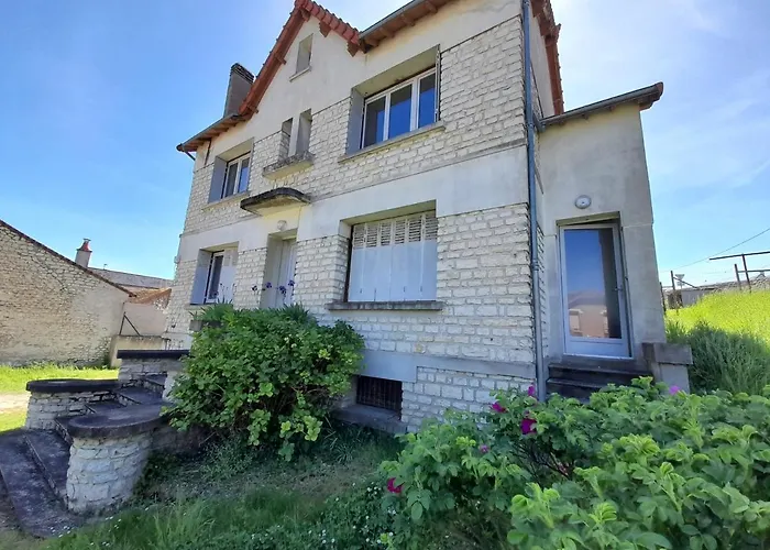 Apartamento T3 Rénové Avec Jardin Et Garage, Centre-ville De - Fr-1-541-99 La Roche-Posay